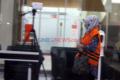 Foto Nurhasanah Mantan Anggota Dprd Sumut Penerima Suap Ditahan Kpk