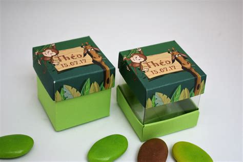 Contenant dragées bonbons cadeaux personnalisé cube vert sur le thème