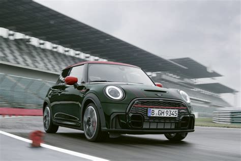 First Look The Refreshed 2022 Jcw Mini Motoringfile