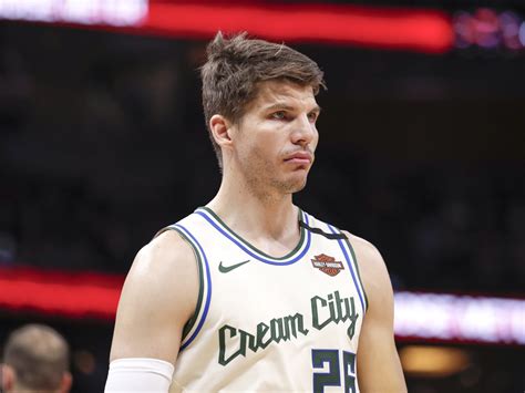 Milwaukee Bucks: Kyle Korver chooses Black Lives Matter for jersey