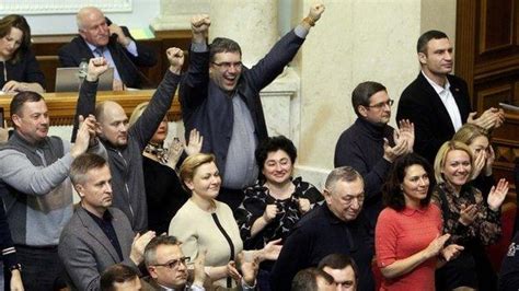 Ukrainian Mps Vote To Oust President Yanukovych Bbc News