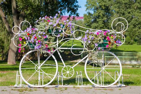 33 Bicycle Flower Planters for the Garden or Yard - Home Stratosphere