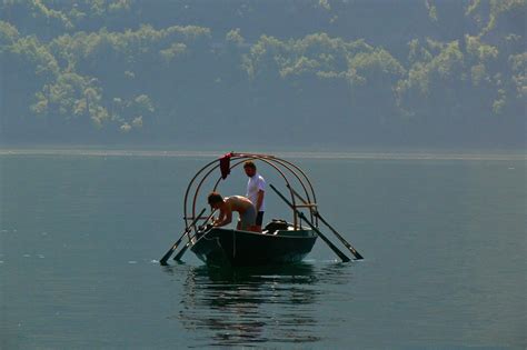 Viva la Voyage: A Boat Tour on Lake Como