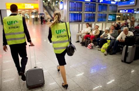 Flugbegleiter Im Streik Gewerkschaft Ufo H Lt Deutschland Am Boden