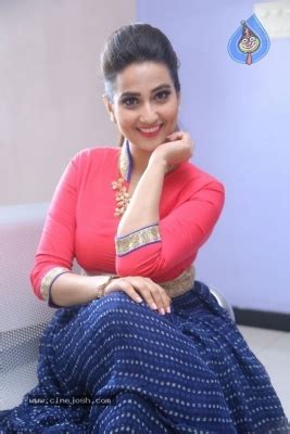 Anchor Manjusha Latest Photoshoot Photos Gallery