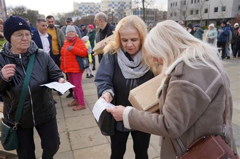 W Puławach rozdano budki lęgowe dla ptaków i nietoperzy Rozeszły się w