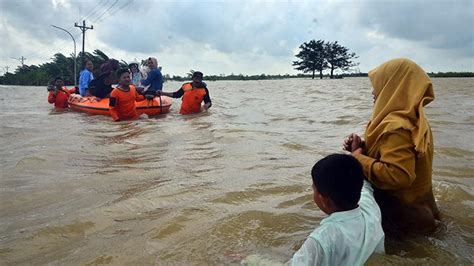 Meluasnya Banjir Di Kudus Menyebabkan Desa Terendam Foto Tempo Co