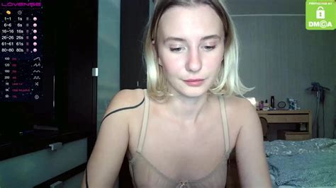 Shining Beam Naked Cam Babe With A Beautiful Ass Fuckit CC