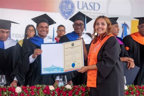 Uasd Grad A Profesionales De Grado Y Postgrado En Su