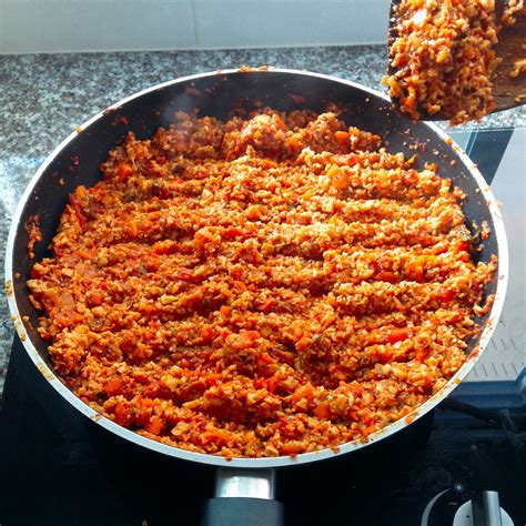 Vegan spaghetti Bolognese (whole wheat spaghetti 🍝 ,tofu, 🍅 dice ...