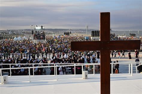 Un Mill N Y Medio De Personas Arropa Al Papa En Lisboa En La Primera