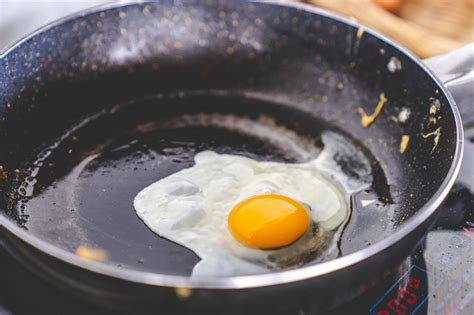 How To Fry An Egg In Water Leaftv