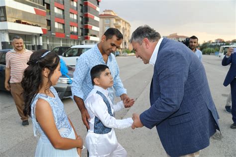 Belediye Ba Kan M Z Baki Demirba Makam Arac N Ya Ndaki Otizmli