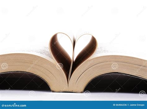 Сердце книги стоковое фото. изображение насчитывающей влюбленность ...