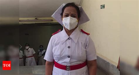 Covid 19 Mumbai Mayor Puts On Her Nursing Uniform Once Again To