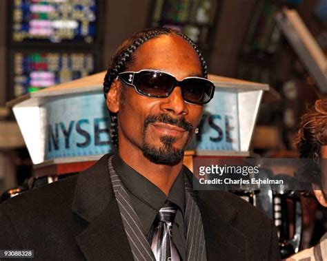 11 Calvin Snoop Dogg Broadus Rings The Nyse Opening Bell Stock Photos ...