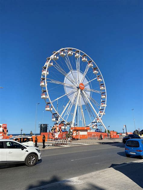 Ruota Panoramica Musica E Divertimento Per L Aperol Spritz Together