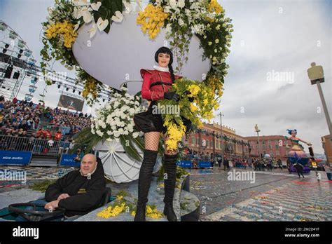 Bataille De Fleurs Carnaval Nice Bataille De Fleurs Carnava Banque De