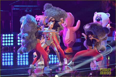 Miley Cyrus Vmas 2013 Performance Of We Cant Stop Watch Now Photo 2937774 Miley Cyrus