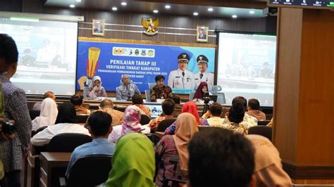 Bupati Garut Buka FGD Penilaian Tahap III Verifikasi Tingkat Kabupaten