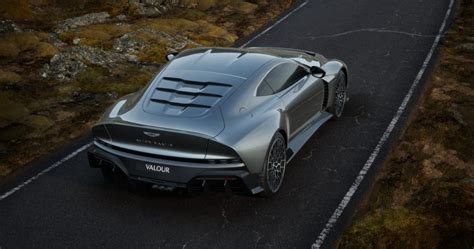 Aston Martin Valour 2023 un V12 et une boîte manuelle pour les 110