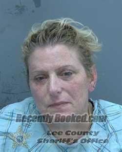 Recent Booking Mugshot For JENNIFER LYNN HOLLOMON In Lee County Florida