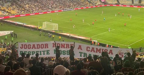 Time Sem Vergonha Torcida Do Fluminense Protesta No Maracan Ap S