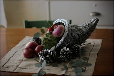 10 Cornucopia Centerpiece DIY Ideas For Thanksgiving | Thanksgiving ...