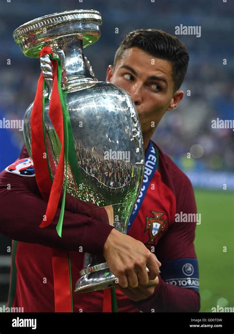 Ronaldo euro 2016 trophy hi-res stock photography and images - Alamy