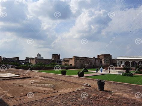 Beautiful Daytime View of the Famous Lahore Fort in Lahore, Pakistan ...