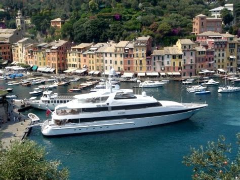 Portofino Lo Yacht Di Spielberg A Portofino Il Seven Seas Ormeggiato