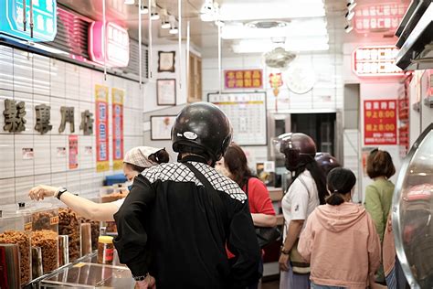 廣記肉鬆專門店║過節送禮自用必備，傳承60年職人手作肉鬆、肉乾、獨家香脆肉脯鬆、蒜味肉紙，每一樣都好吃！讓你越吃越涮嘴！！ 小凉的美食小天地