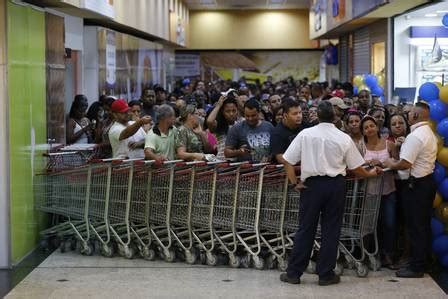 Consumidores Lotam Supermercados Em Busca De Promo Es