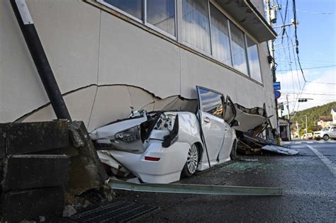 Under Rubble Hopes Fade For Survivors Of Japan Quake Au