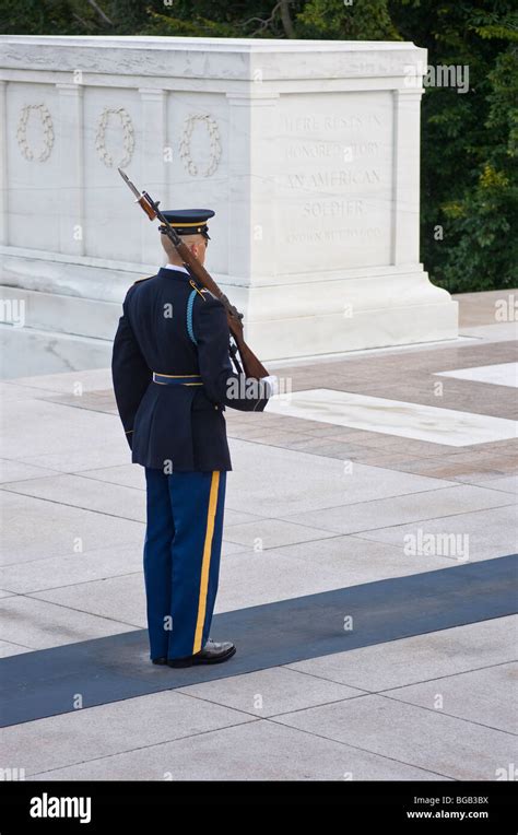 Soldier At The Tomb Of The Unknown Soldier, Arlington Cemetery ...