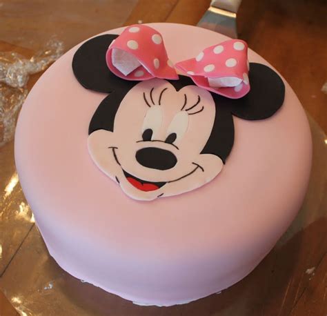 Minnie Mouse Cake Geburtstagstorte Marzipanfiguren Kindergeburtstag