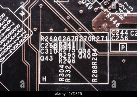 Une Carte De Circuit Imprim Avec Diff Rents Composants Lectroniques