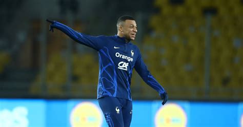 Bleus Mbappé devrait être sur le banc contre la Grèce Sport 365