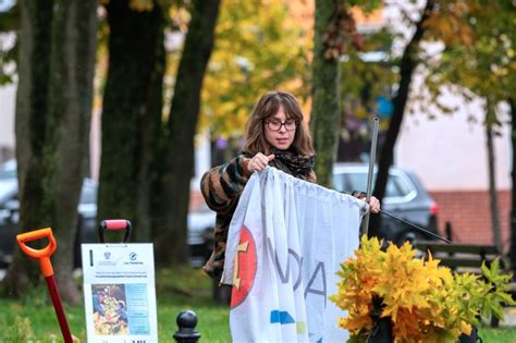 AKCJA SADZIMY W AUGUSTOWIE ROZDANO TYSIĄCE SADZONEK RODZIMYCH DRZEW