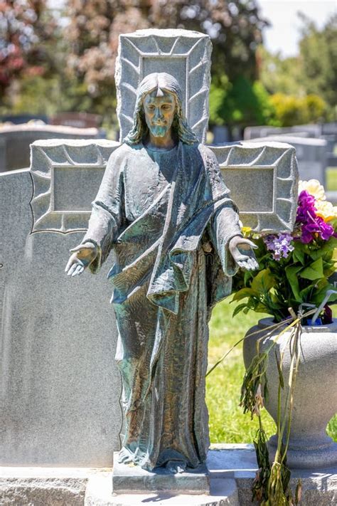 Statue Of Jesus Christ With His Hands Holding Out In Front Of A Cross