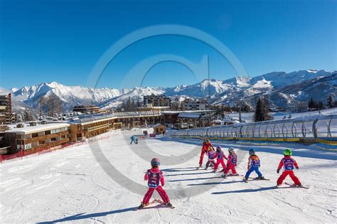 Uvernet Fours Station De Ski De Praloup Cole De Ski Sur Le Front De