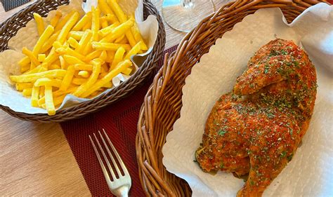 Demi Poulet Au Panier Avec Pommes Frites Allumettes Pour Ou