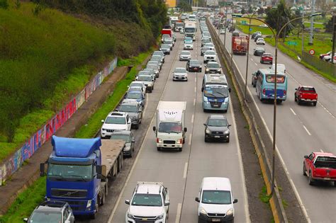 Ruidos molestos daños a viviendas y congestión vehicular los