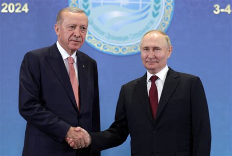 Putin Dünyadaki tüm zorluluklara rağmen Türkiye ile ilişkiler adım