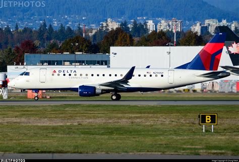 N Sy Embraer Erj Ll Delta Connection Skywest Airlines