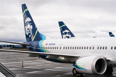 Hundreds Of Alaska Airlines And United Flights Canceled After Boeing