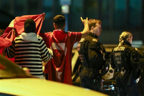 Fan Unruhen Auf Der Berliner Fanmeile W Hrend Des Em Viertelfinals