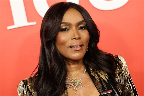 Angela Bassett Just Wore A One Of A Kind Diamond Necklace Parade Entertainment Recipes