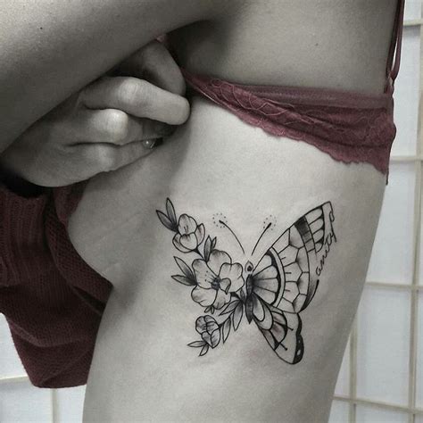 Tatuaje Mariposa Y Flores Tatuajes Para Mujeres Tatuaje De Flor En Las Costillas Tatuajes