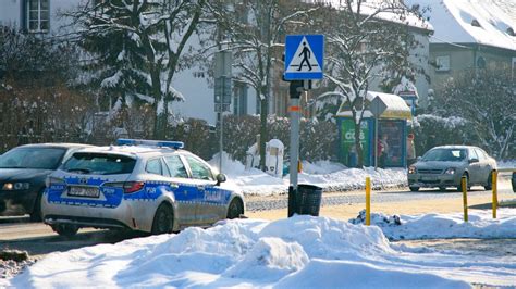 Nieustąpienie pieszemu na pasach pierwszeństwa jaki to mandat Trwają